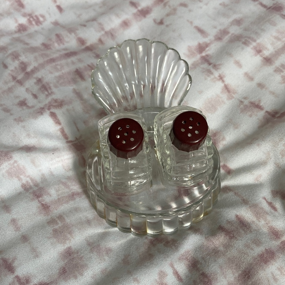 Glass Mini shell Salt & Pepper Shakers maroon Lids glass tray